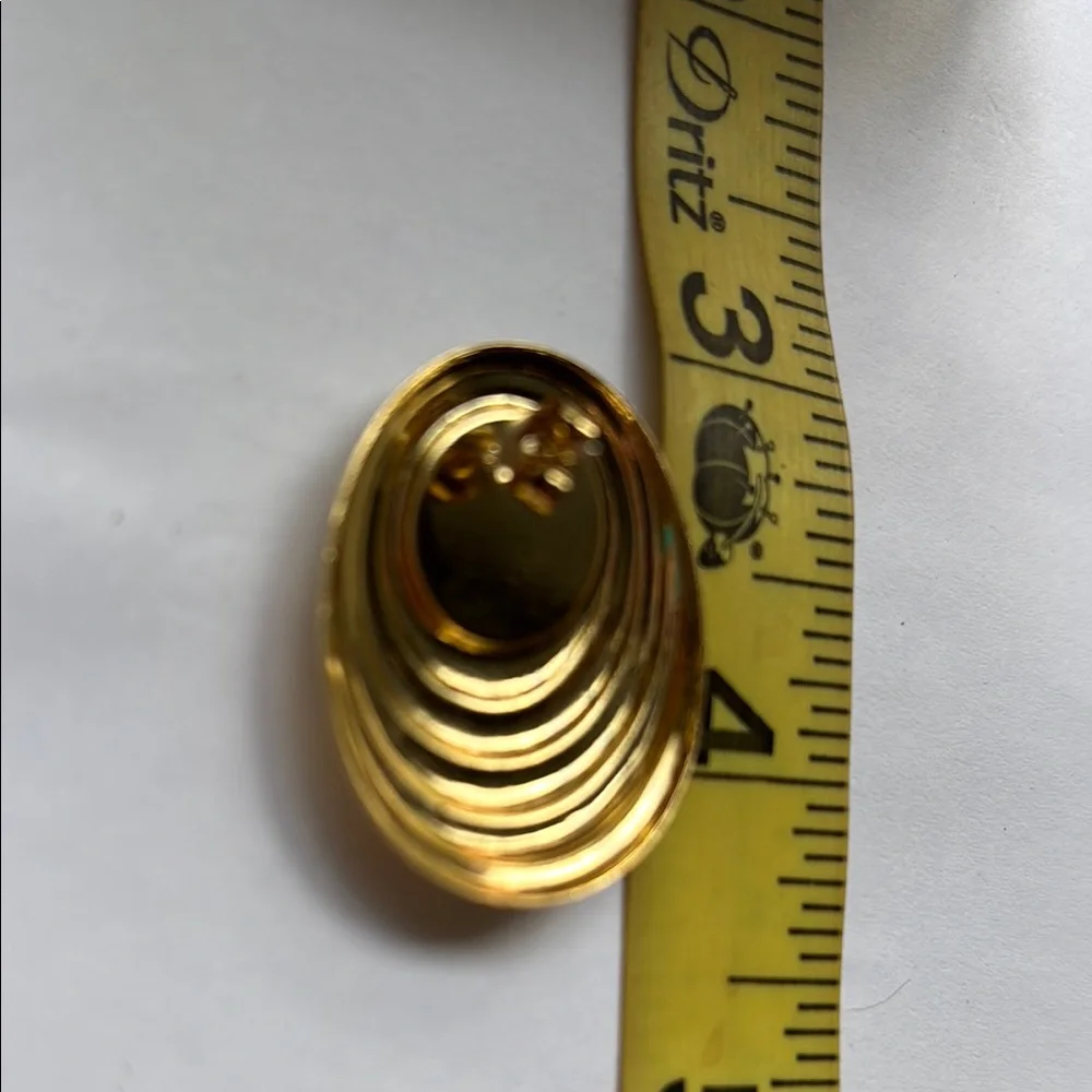 🟥Brand New Oval Stud Earrings With Diamond Dust, Gold Tone